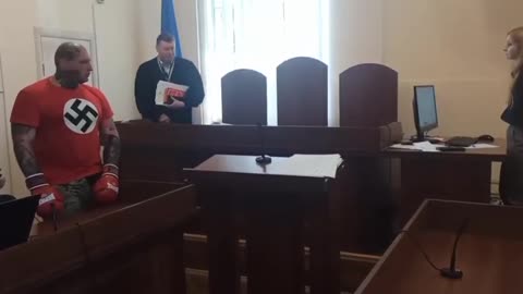 Typické soudní jednání na Ukrajině, kde nacismus neexistuje