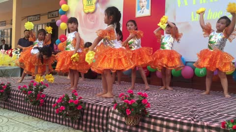 children dancing and singing