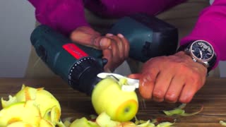 Life Hack: Fastest way to peel apples