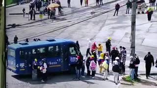 Retienen seis buses del Sitp en Bogotá con pasajeros abordo