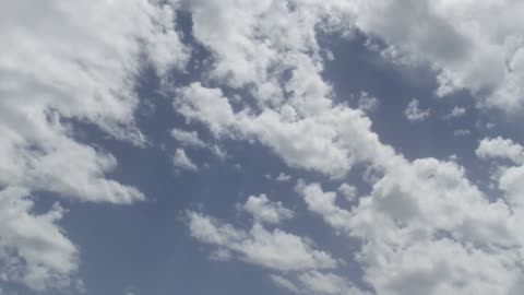 23.05.2022 De vrais nuages dans les Alpes de Haute Provence, merci les Chapeaux blancs