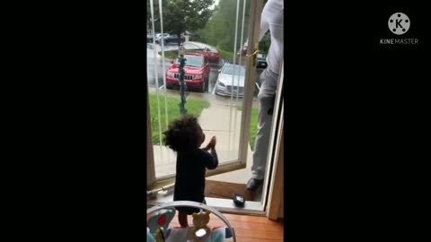 Heartwarming scene as toddler welcomes daddy home from work