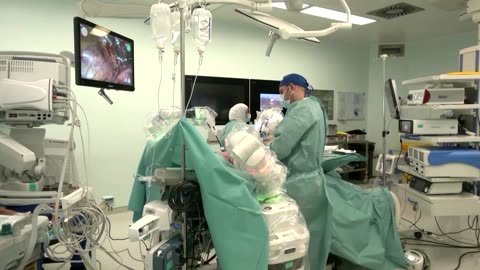 Robot helps with Jordan cancer center surgeries