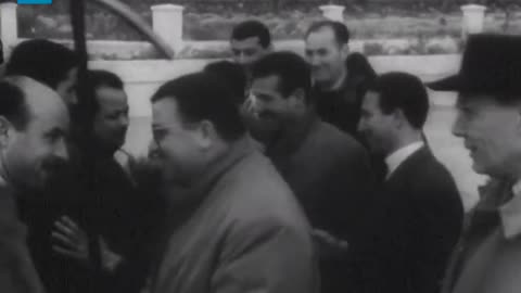 - Arrivée à Tunis des quatre footballeurs algériens ".21.04.1958 - 00:52 "