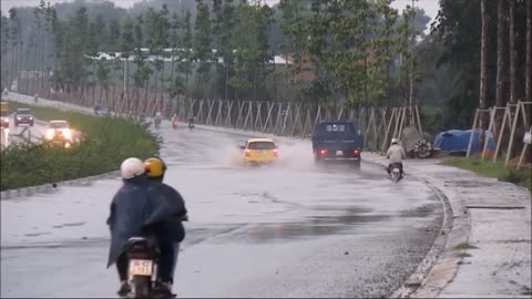 Vietnam, Bình Dương, Thủ Dầu Một - Trucks wet motorbikers - 2014-05