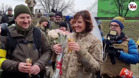 Ukrainian reservists marry at Kyiv checkpoint as Russian army closes in