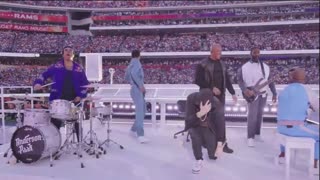 Eminem Takes a Knee During Half-Time Performance