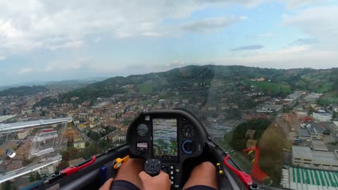 Spectacular Glider Touchdown in Rain