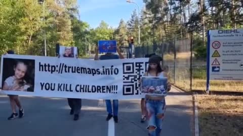 Portraits of Donbas dead children were carried near arms factory in Germany