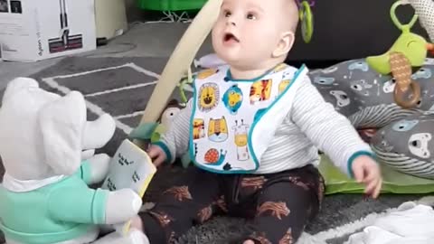 Baby Showered In Bubbles Delivers Extremely Contagious Laughter