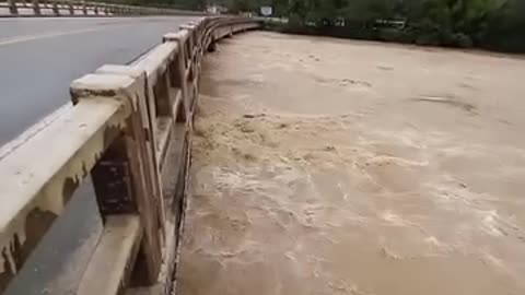 Cheia do Rio Itajaí-Açu em Blumenau: previsão é de que rio chegue a 10 metros