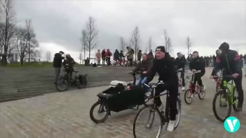 V-Media streamt op een fietstocht voor vrijheid in Antwerpen