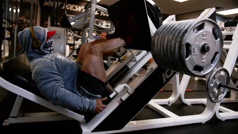 Guy Cisternino Maxes Out The Leg Press!