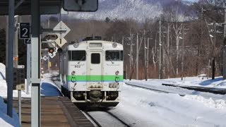 JR Hokkaido Diesel cars arriving