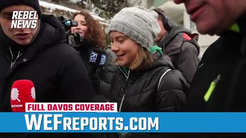 ▶️ HOW DARE YOU !! Les journalistes de Rebels News ont rattrapé Greta Thunberg