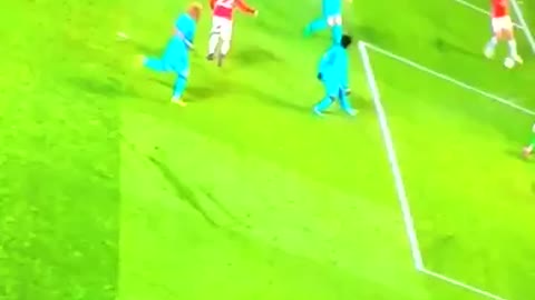 Ibrahimovic somehow scores from an impossible angle