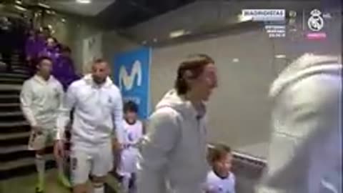 Cristiano and Benzema joke with Lucas Vázquez! 😂