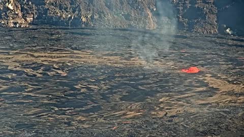 HAWAII LIVE-OH: Volcano's Otherworldly Red-Hot Lava Eruption