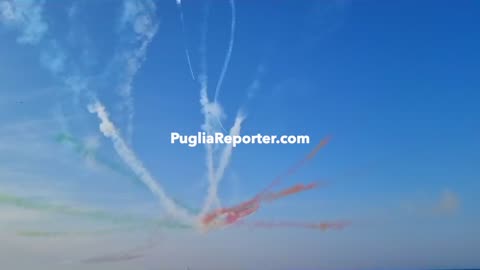 Giovinazzo: spettacolare esibizione Frecce Tricolori - Spectacular military aircraft aerobatics