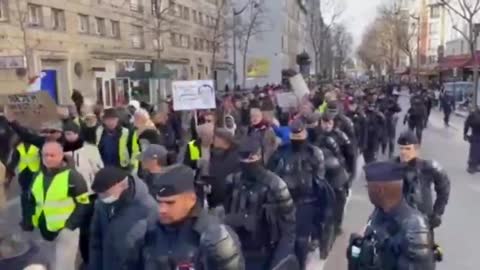 YUGE BREAKING DEVELOPMENT: The Cops in France Have Flipped & Are Now Marching With We The People