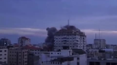 Israel destrói prédio em Gaza em retaliação a ataque do Hamas