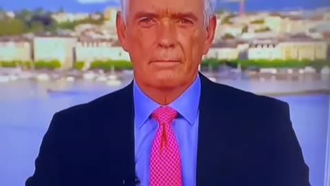 Watch his eyes Reptilian shapeshifter caught on tv