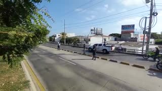 Parada de la manifestación a la altura del centro comercial Los Ejecutivos.