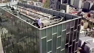 Free climber scales one of Europe's tallest skyscrapers