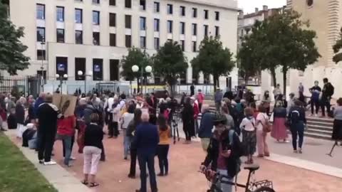 Énorme rassemblement Pro vaccin a Lyon ! impressionnant