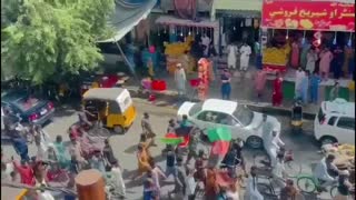 Los talibanes reprimen una manifestación a favor de la bandera afgana en Jalalabad