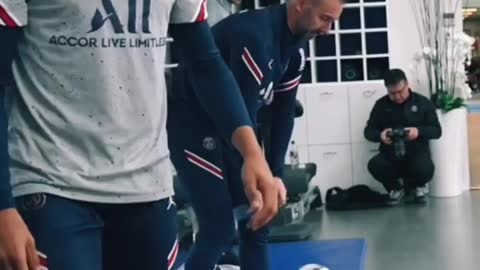 kylian mbapé sends the psg