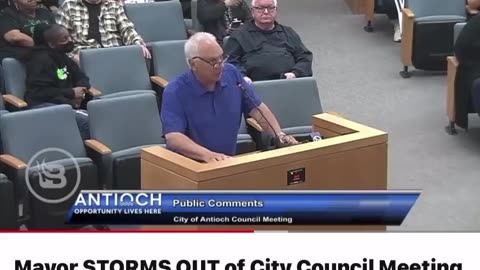 Mayor Gets Into Shouting Match with Citizen, Council Descends Into Chaos (VIDEO)