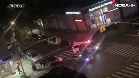 Policajac u New Yorku pregažen, od siline udarca odbačen u zrak