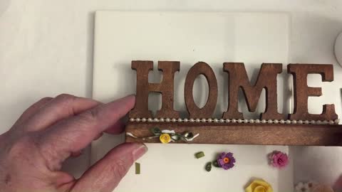 DECORATE A HOME SIGN WITH QUILLING
