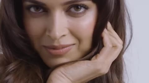 Deepika Padukone is Bangin' With Clip-on Bangs