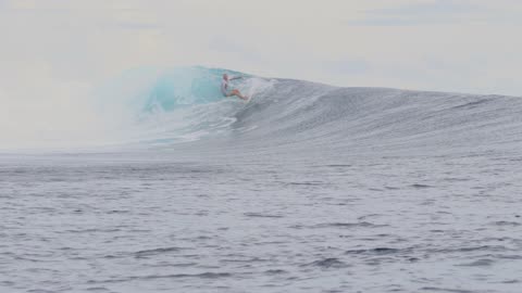 Surfing in FIJI