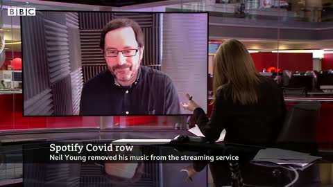#BBCNews Singer Joni Mitchell wants songs off Spotify in Covid row - BBC News