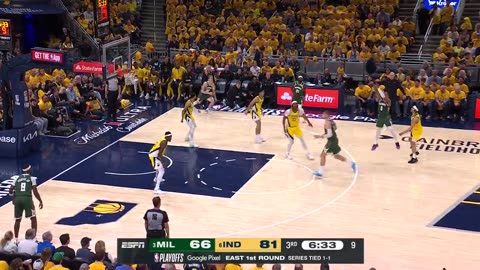 NBA - Dame uses the ball screen to drill the triple! Bucks-Pacers