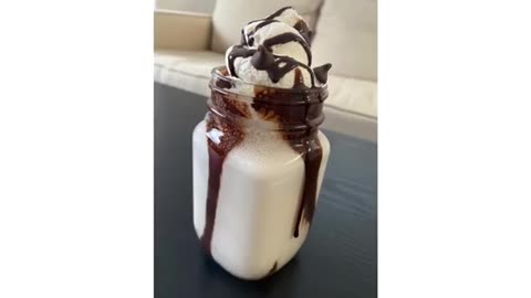 How To Make Thick Vanilla Milkshake At Home - Without Vanilla Extract _ Easy Milkshake Recipe