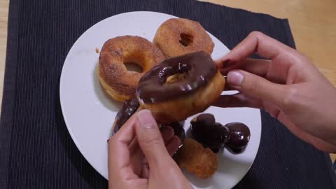 How to make Homemade Doughnuts with Pillsbury Biscuits_