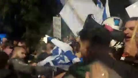 Clash in front of Netanyahu's residence