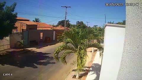Homem é arremessado para fora do carro durante acidente na Bahia