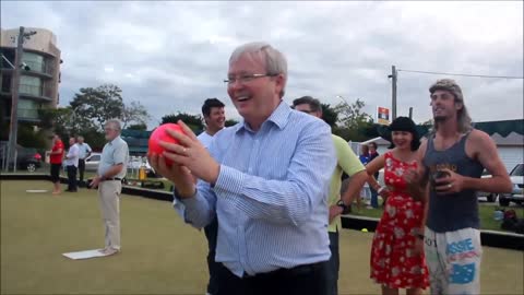 RUDD vs ROBBO - Barefoot Lawn Bowls - plus question time