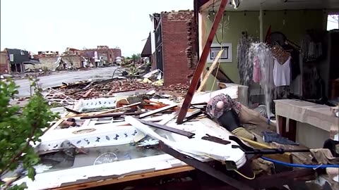 Deadly tornadoes rip through Oklahoma