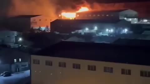 A warehouse of a confectionery factory is on fire in Vladivostok today.