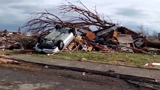 At least 100 feared killed by Kentucky tornadoes