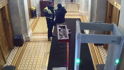 Newly released Jan 6th video show A Capitol Police officer un-handcuff a rioter