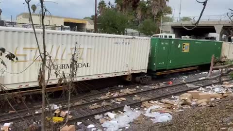 👴👉 "I did that' in California Railways the derailed Train moves around stolen merch.. 🚂