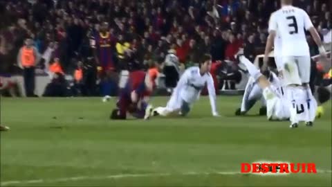 Leo Messi humiliates Sergio Ramos
