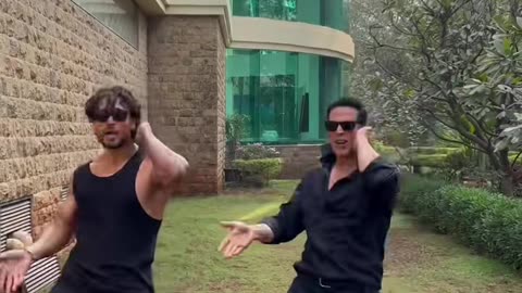 Tigersharoff and Akshay kumar||dance